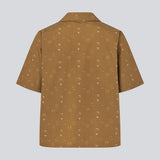 Kortærmet skjorte med unikt print. ApricotMD Print Shirt er designet med krave og bindelukninger foran og fremstillet i 100% økologisk bomuld. En let og moderne skjorte, perfekt til sommerlige og afslappede looks.