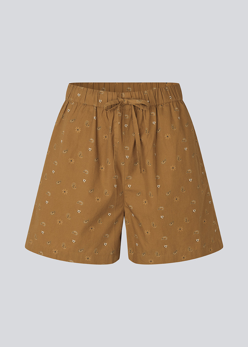 Behagelige shorts med print. ApricotMD Print Shorts er fremstillet i 100% økologisk bomuld og har et løst, langt snit med justerbar talje. Perfekte til afslappede sommerlooks med et feminint touch.
