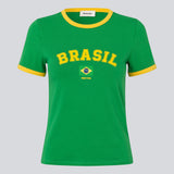 Fitted t-shirt med Brasilien-logo. AstaMD Brasil T-Shirt er designet med kontrastkanter på korte ærmer og rund halsudskæring. En sporty og moderne t-shirt, perfekt til hverdags- og casual looks.