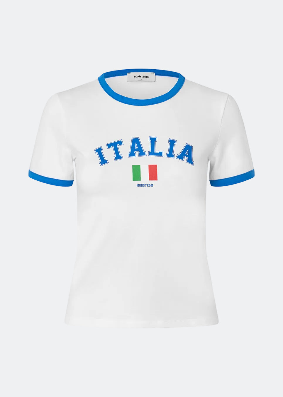 Fitted t-shirt med Italien-logo. AstaMD Italia T-Shirt er designet med blå kontrastkanter på korte ærmer og rund halsudskæring. En sporty og moderne t-shirt, perfekt til hverdags- og casual looks.Fitted t-shirt med Italien-logo. AstaMD Italia T-Shirt er designet med blå kontrastkanter på korte ærmer og rund halsudskæring. En sporty og moderne t-shirt, perfekt til hverdags- og casual looks.