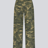 Cool utility-inspirerede bukser. AtheneMD pants kombinerer camouflageprint med en lige pasform, der giver et afslappet men stilrent udtryk. Et stærkt statement-piece, der nemt styles med en enkel top for et moderne, modebevidst look.