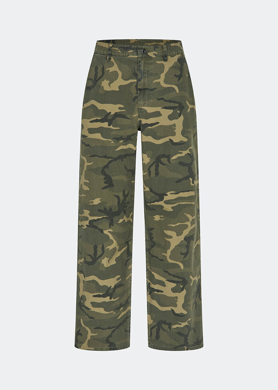 Cool utility-inspirerede bukser. AtheneMD pants kombinerer camouflageprint med en lige pasform, der giver et afslappet men stilrent udtryk. Et stærkt statement-piece, der nemt styles med en enkel top for et moderne, modebevidst look.