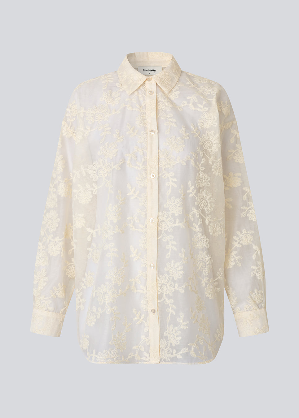 Lang skjorte i kraftig mesh med brodering. BabaraMD Long Shirt har krave, knappelukning og manchetter på ærmerne – en elegant og trendy statement-top, der giver et moderne og polished look.