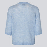 3/4-ærmet cardigan i let, blød strik. BailorMD Cardigan har ribkanter, knappelukning og en afslappet pasform – perfekt alene eller som trendy lag-på-lag styling.