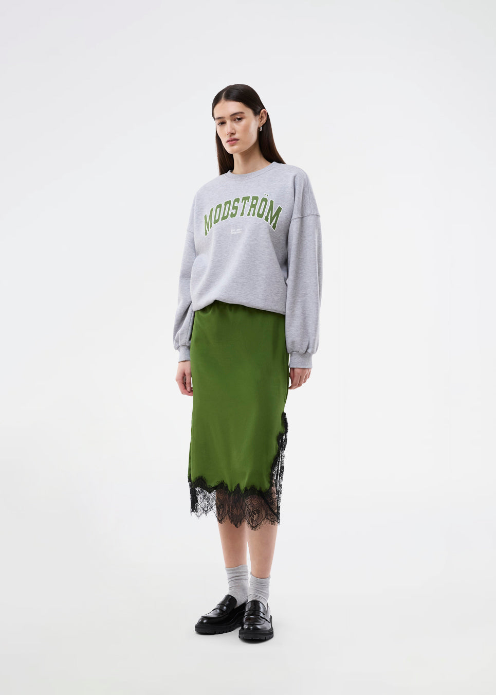 Cool sweatshirt med frontlogo. BakirMD Sweat er fremstillet i en blød økologisk bomuldsblanding, har løs pasform og elastikribkanter - en sporty og trendy must-have til casual og afslappede looks.