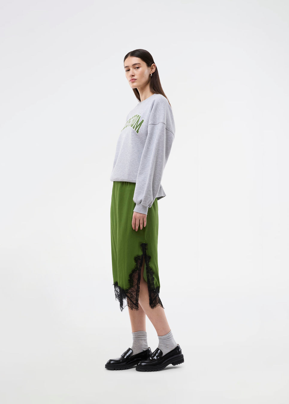 Cool sweatshirt med frontlogo. BakirMD Sweat er fremstillet i en blød økologisk bomuldsblanding, har løs pasform og elastikribkanter - en sporty og trendy must-have til casual og afslappede looks.