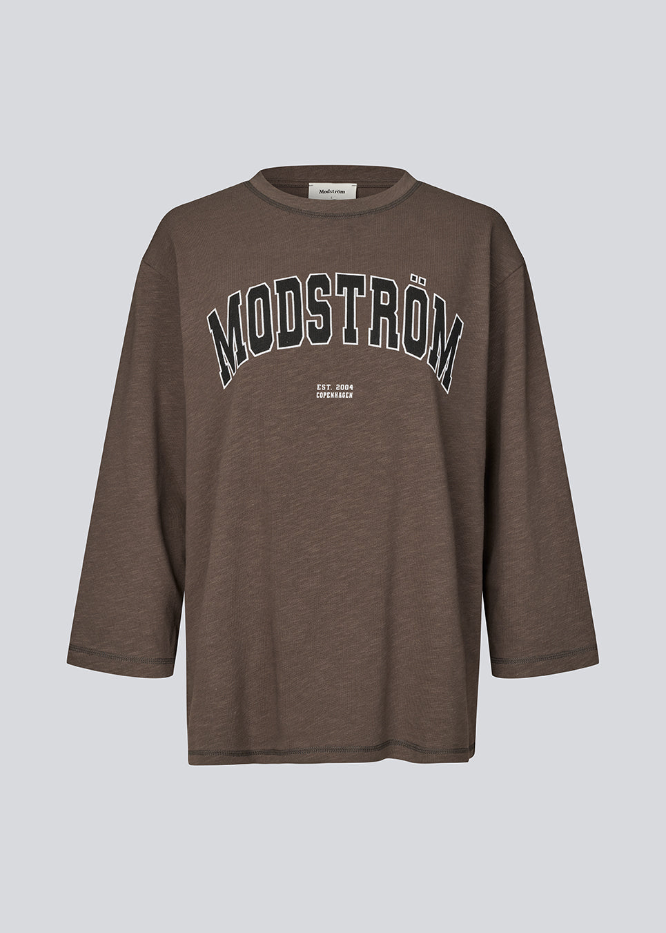 3/4-ærmet tyk t-shirt med logo. BambooMD T-Shirt er fremstillet i 100% økologisk bomuld, har rund hals og løs pasform i et tykt, komfortabelt materiale – en cool og effortless style til hverdagslooks.