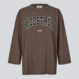 3/4-ærmet tyk t-shirt med logo. BambooMD T-Shirt er fremstillet i 100% økologisk bomuld, har rund hals og løs pasform i et tykt, komfortabelt materiale – en cool og effortless style til hverdagslooks.