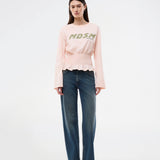 Langærmet t-shirt med smock-detalje i taljen. BariMD LS T-Shirt har logofront, rund hals og kombinerer et sporty look med feminine, flattering detaljer - en trendy og effortless hverdagsfavorit.