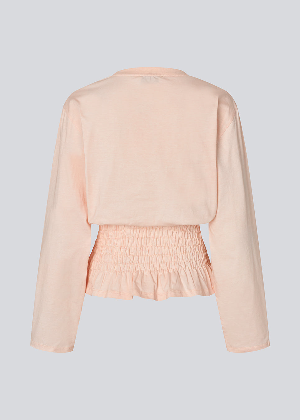 Langærmet t-shirt med smock-detalje i taljen. BariMD LS T-Shirt har logofront, rund hals og kombinerer et sporty look med feminine, flattering detaljer - en trendy og effortless hverdagsfavorit.