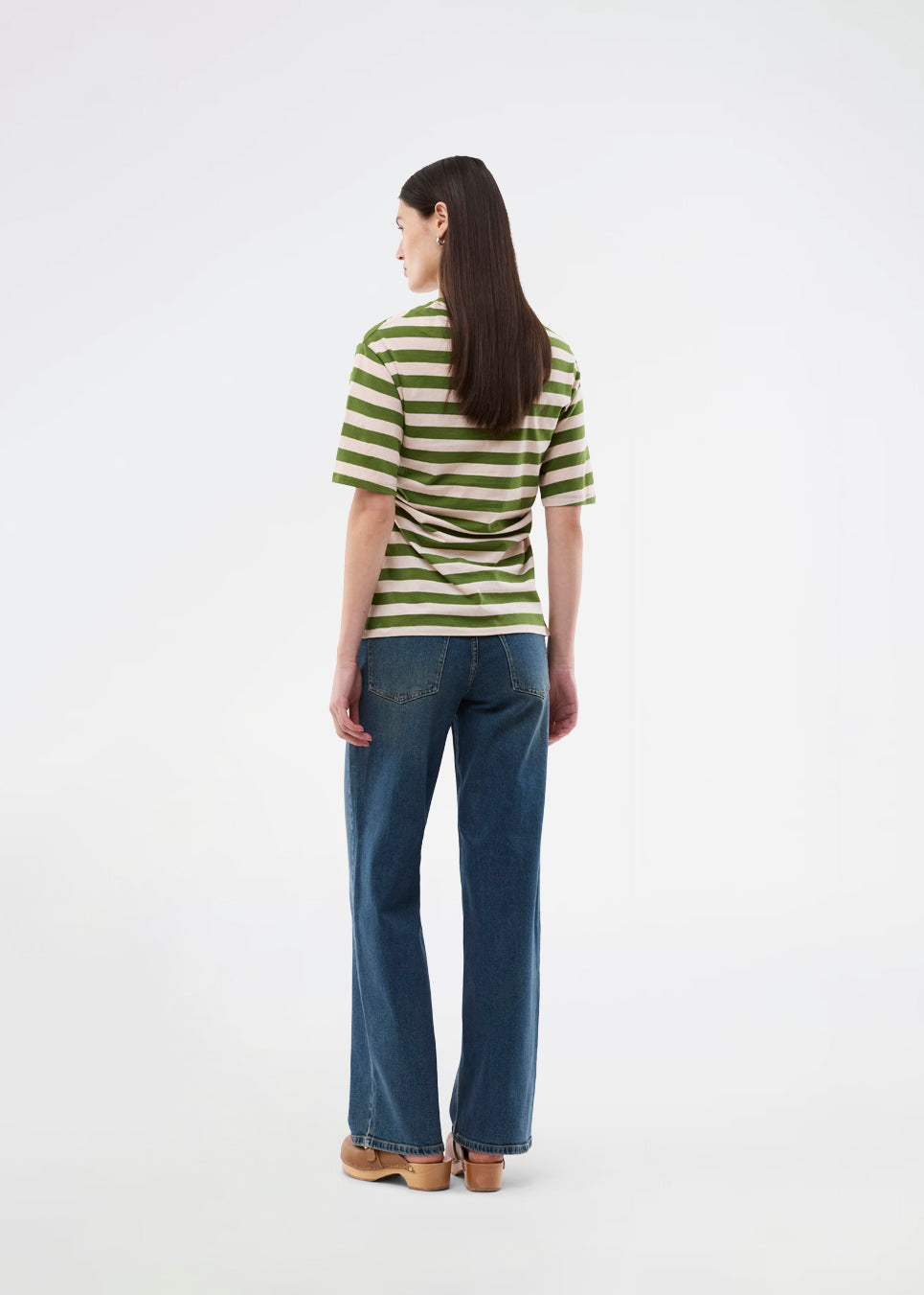 Figursyet stribet t-shirt med diskret brystlogo. Barneymd T-Shirt har korte, brede ærmer, rund halsudskæring og flatterende rynkesyninger i siden – en chic og sporty must-have til den stilrene garderobe.
 