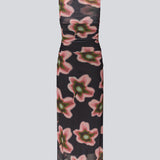 Elegant, figursyet maxikjole i let, transparent mesh med draperede detaljer. BenjaMD Print Dress er designet i et grafisk blomsterprint som giver et moderne og iøjnefaldende udtryk – perfekt til anledninger, hvor du vil skille dig stilrent og fashionable ud.
