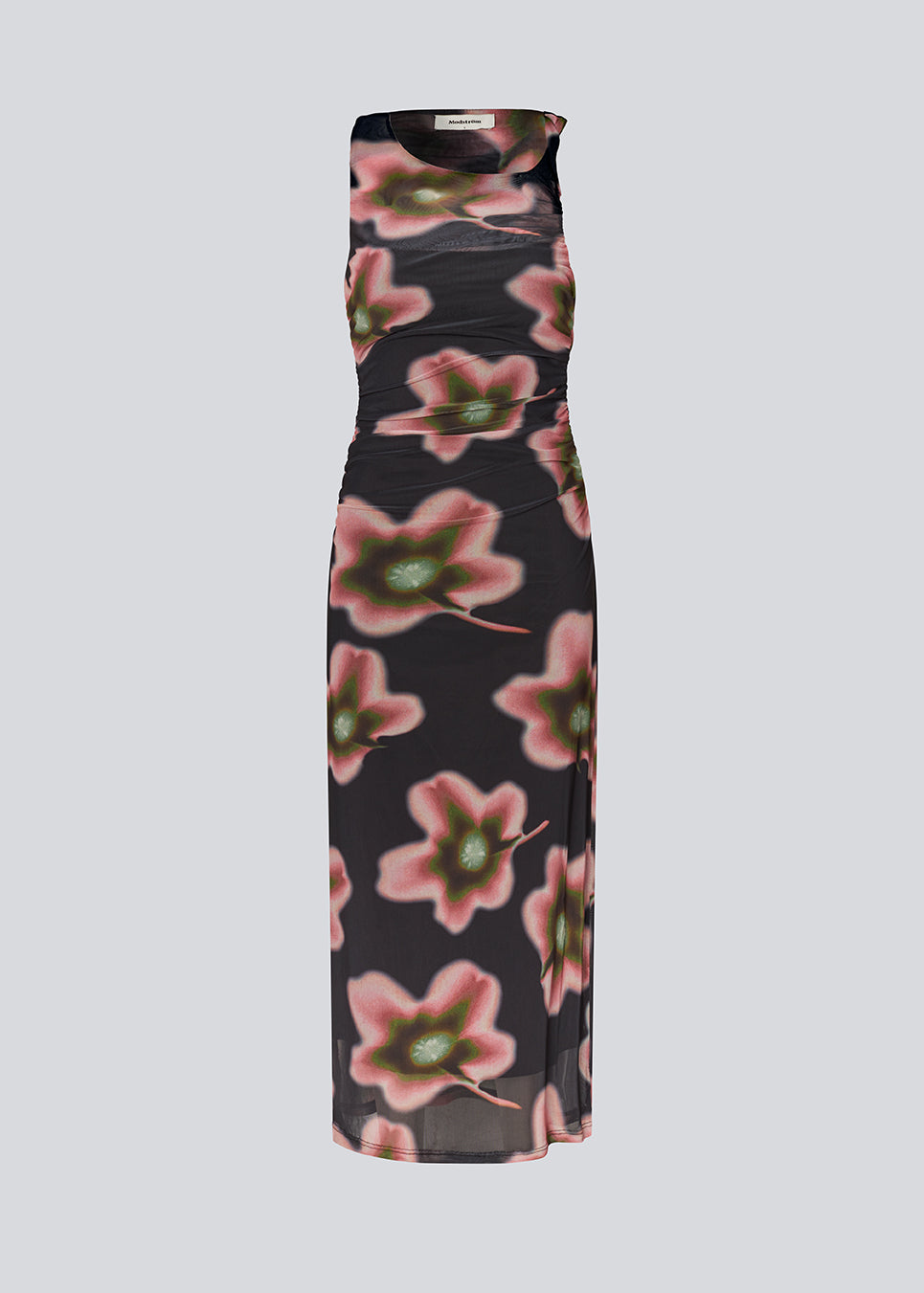 Elegant, figursyet maxikjole i let, transparent mesh med draperede detaljer. BenjaMD Print Dress er designet i et grafisk blomsterprint som giver et moderne og iøjnefaldende udtryk – perfekt til anledninger, hvor du vil skille dig stilrent og fashionable ud.