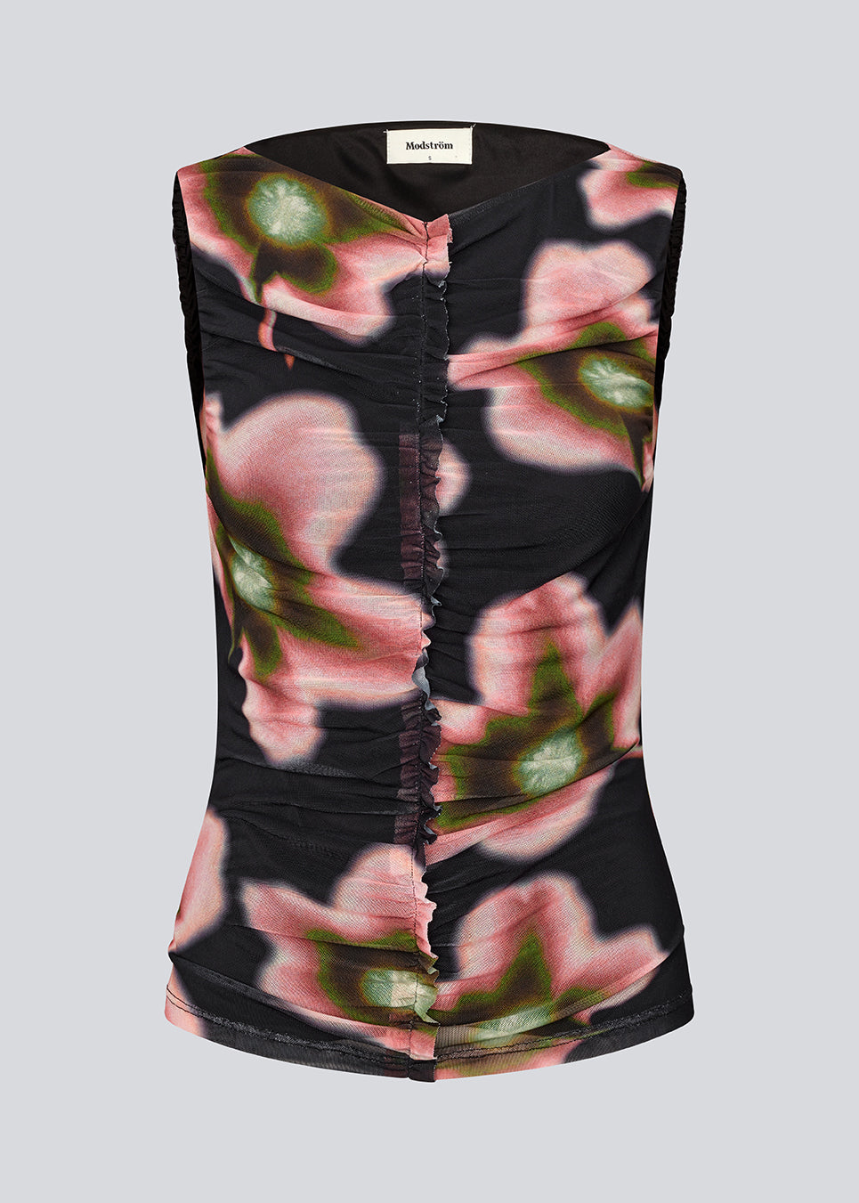 Elegant, figursyet top i let, transparent mesh med rynkesyning fortil, der fremhæver silhuetten. BenjaMD Print Top har et grafisk blomsterprint på sort bund og giver et moderne, iøjnefaldende og stilrent udtryk - perfekt til både hverdag og aften, stylet alene eller under en blazer for et cool look.