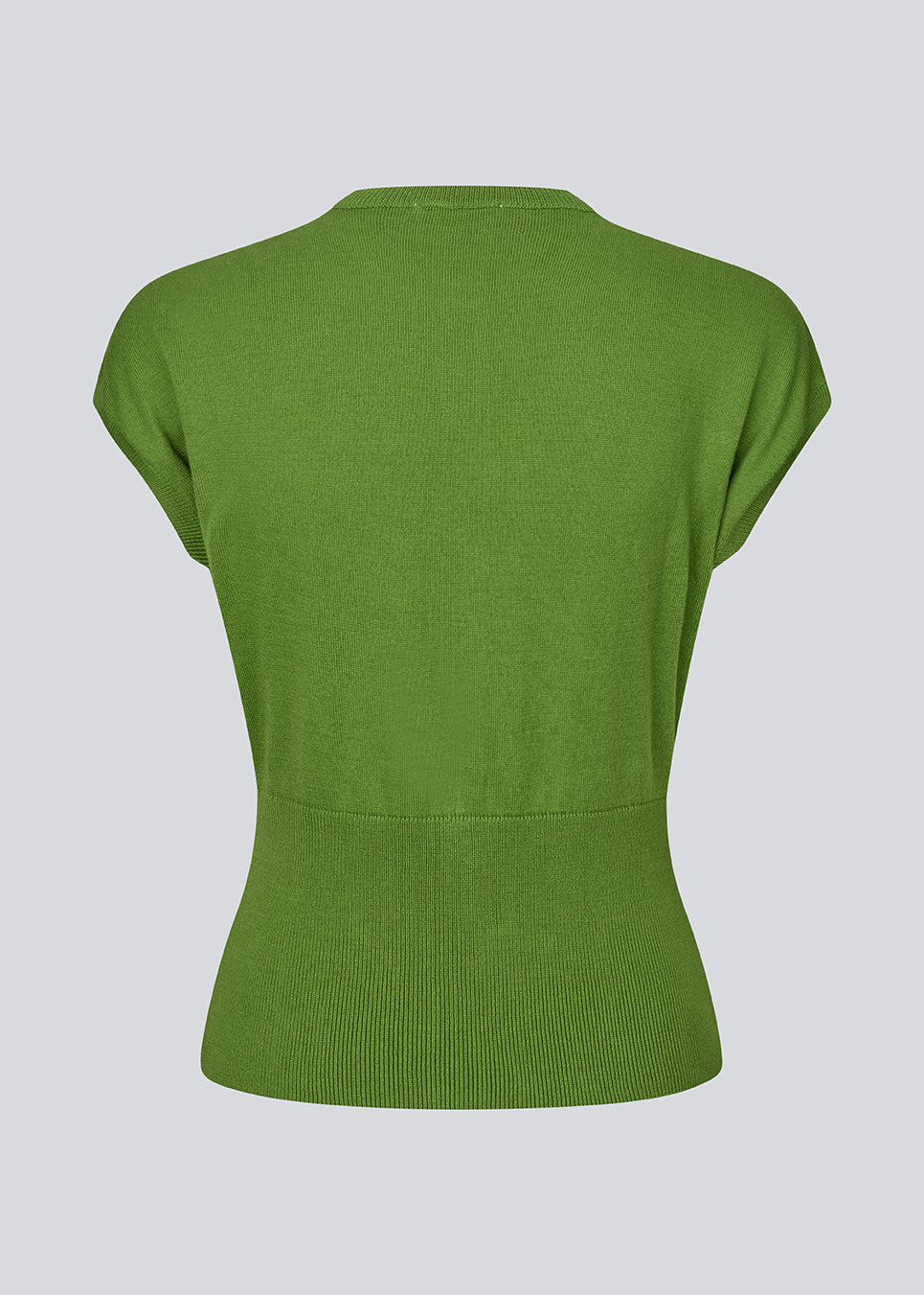 Feminin ærmeløs cardigan i let, luksuriøs strik. Bernadette MD Vest har elegante ribkanter, stilfuld knappelukning og rund halsudskæring, et figursyet snit med ekstra bred ribkant i taljen og er fremstillet i blød, 100% økologisk bomuld – et tidløst must-have til garderoben.