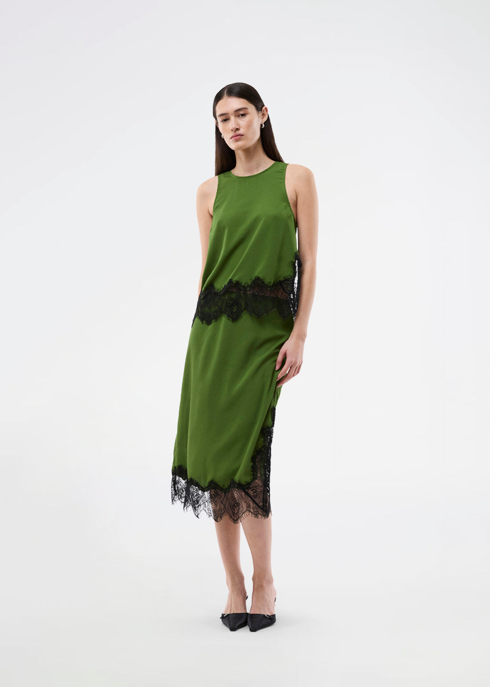 Edgy midinederdel med kontrastblonde. BirkMD Skirt har elastik i taljen og et løst, flattering snit – en cool og feminin style, fremstillet i 100% genanvendt polyester.