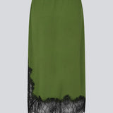 Edgy midinederdel med kontrastblonde. BirkMD Skirt har elastik i taljen og et løst, flattering snit – en cool og feminin style, fremstillet i 100% genanvendt polyester.