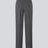 Pinstripe habitbukser med smart bæltedetalje. BirnaMD Pants har klassiske detaljer som lynlåsgylp, bæltestropper, sidelommer og pressefolder samt en eksklusiv bæltedetalje – en chic og cool style, der giver et moderne og polished look.
