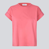 T-shirt i pink i økologisk bomuld med en smule kortere længde. BrazilMD short t-shirt har rund hals og opsmøgede ærmer.&nbsp;