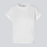 Hvis t-shirt i økologisk bomuld med en smule kortere længde. BrazilMD short t-shirt har rund hals og opsmøgede ærmer. Modellen er 177 cm og har en størrelse S/36 på.