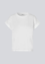 Hvis t-shirt i økologisk bomuld med en smule kortere længde. BrazilMD short t-shirt har rund hals og opsmøgede ærmer. Modellen er 177 cm og har en størrelse S/36 på.