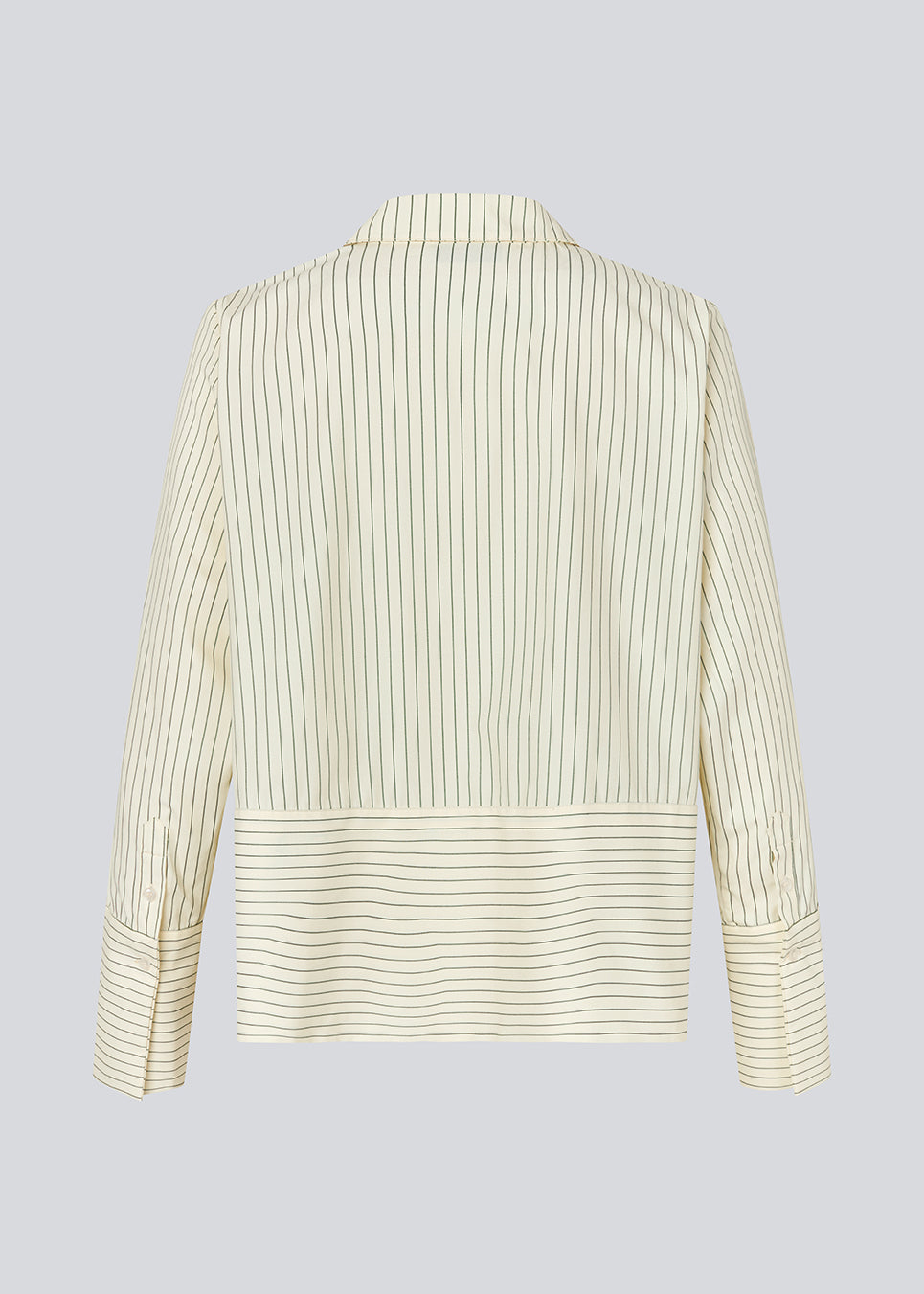 Elegant og tidløs skjorte i let, eksklusiv kvalitet med fine striber. BrodieMD Shirt er designet med klassisk krave, lange ærmer og skjult knaplukning, der giver et rent og sofistikeret udtryk. En alsidig garderobefavorit, perfekt til både arbejde og afslappet styling.