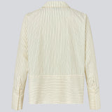 Elegant og tidløs skjorte i let, eksklusiv kvalitet med fine striber. BrodieMD Shirt er designet med klassisk krave, lange ærmer og skjult knaplukning, der giver et rent og sofistikeret udtryk. En alsidig garderobefavorit, perfekt til både arbejde og afslappet styling.