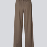 Cool sweatpants med vide ben. BrynhildMD Pants har elastikrem i taljen og kombinerer komfort med et sporty og stilrent udtryk – en trendy og effortless must-have til casual looks.