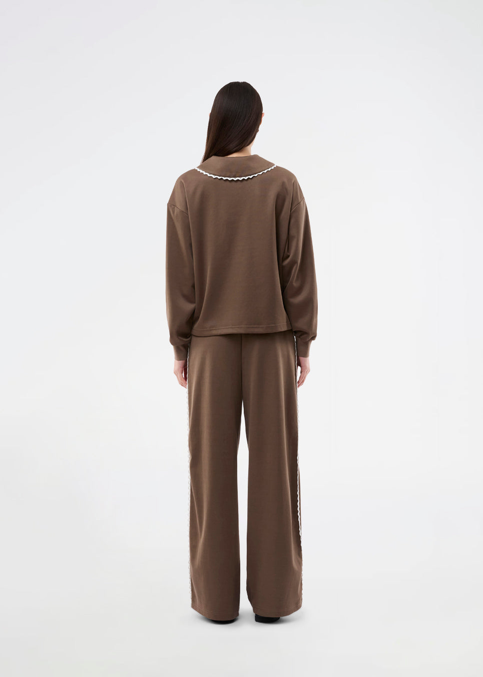 Cool sweatpants med vide ben. BrynhildMD Pants har elastikrem i taljen og kombinerer komfort med et sporty og stilrent udtryk – en trendy og effortless must-have til casual looks.