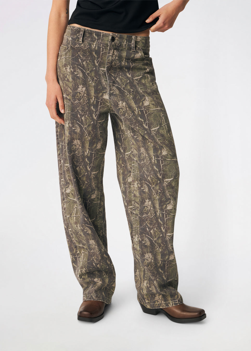 Statement denim med print. Cartonmd print jeans er designet med et markant all-over mønster og en lige pasform, der giver et moderne og afslappet udtryk.