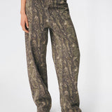 Statement denim med print. Cartonmd print jeans er designet med et markant all-over mønster og en lige pasform, der giver et moderne og afslappet udtryk.
