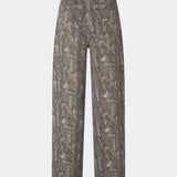 Statement denim med print. Cartonmd print jeans er designet med et markant all-over mønster og en lige pasform, der giver et moderne og afslappet udtryk.