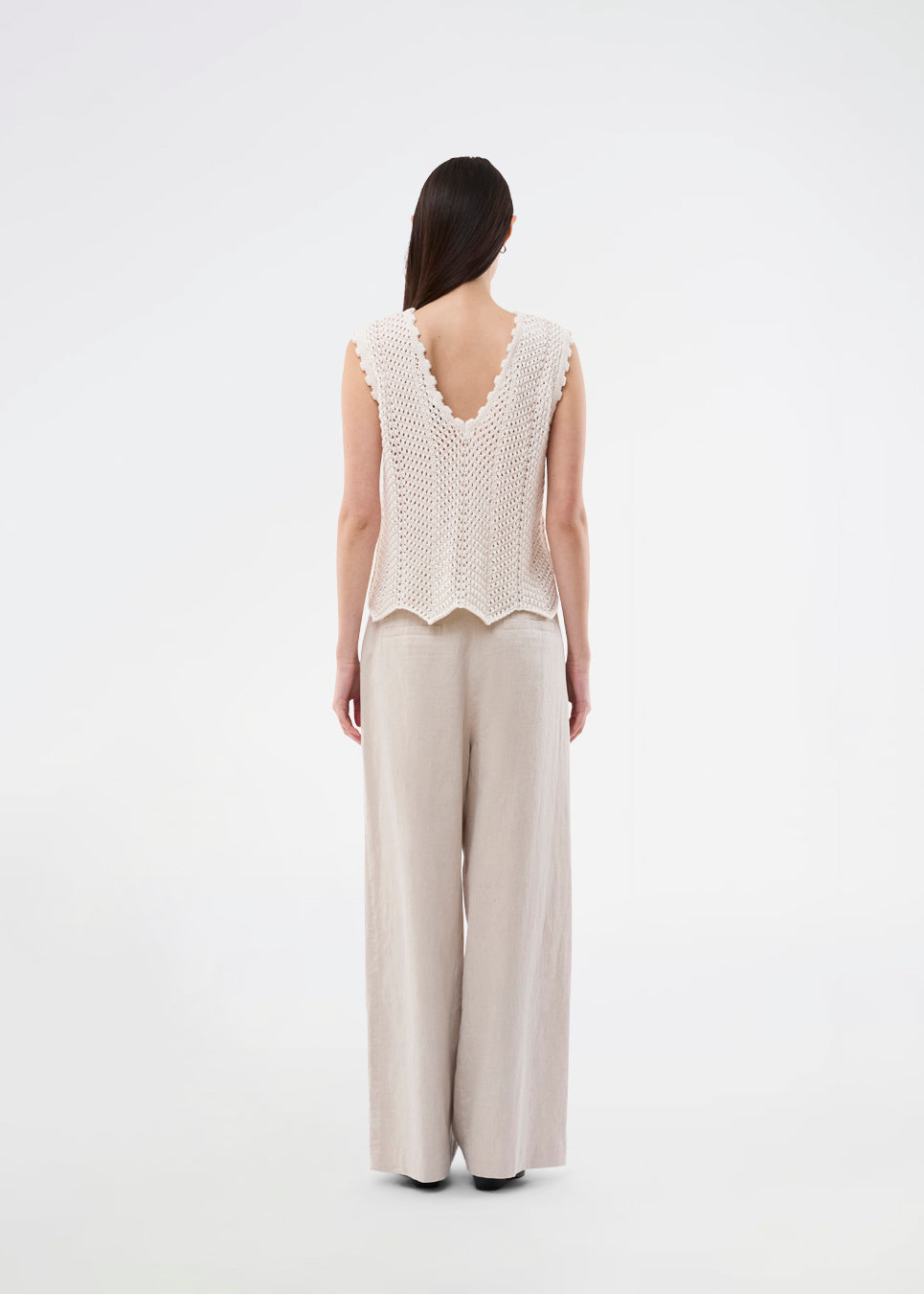 Hæklet top uden ærmer i multifarvet økologisk bomuld. CaryMD top har detaljerede kanter og en dyb v-udskæring på ryggen.