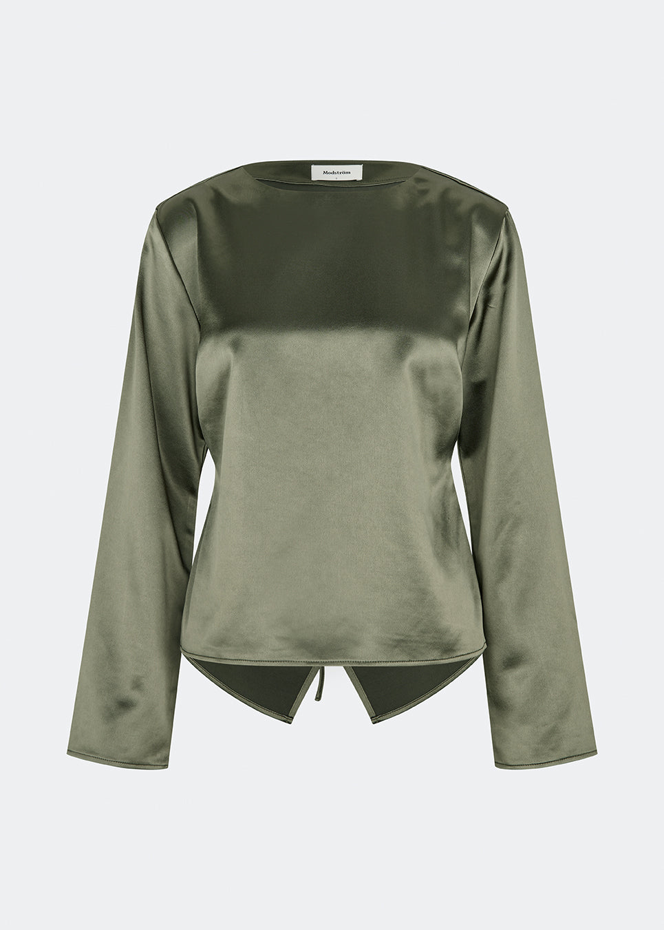 Elegant satinbluse med et feminint og moderne udtryk. Cianomd top er designet i en glansfuld satinkvalitet med lange ærmer, en bådudskæring og en dekorativ åben ryg med bindebånd, der tilfører et sofistikeret look. En stilfuld garderobefavorit, der passer perfekt til både skræddersyede bukser, jeans og festlige nederdele.