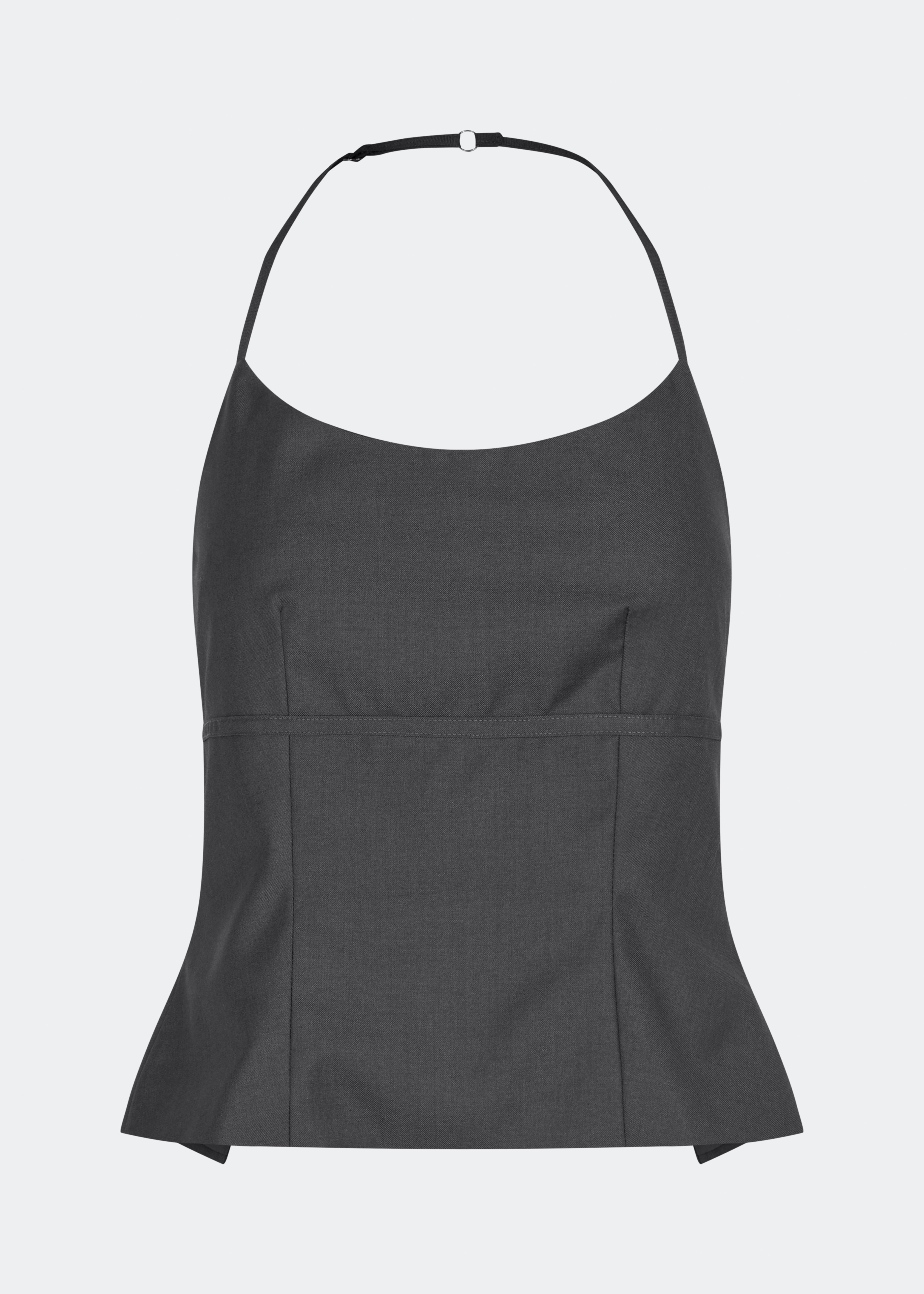 Elegant grå halterneck-top med et moderne udtryk. Cirkelinemd top er designet med en flatterende pasform, halterneck og en markant åben ryg med justerbare stropper. Den feminine silhuet gør toppen perfekt til både festlige anledninger og stilfulde hverdagslooks.