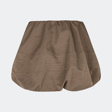 Voluminøs ballonnederdel med et moderne udtryk. Cirkelmd skirt er&nbsp;designet med en elastisk talje og en karakteristisk ballonform, der skaber en feminin og iøjnefaldende silhuet. En stilfuld statement-nederdel, der kan styles med alt fra en enkel T-shirt til en elegant top.