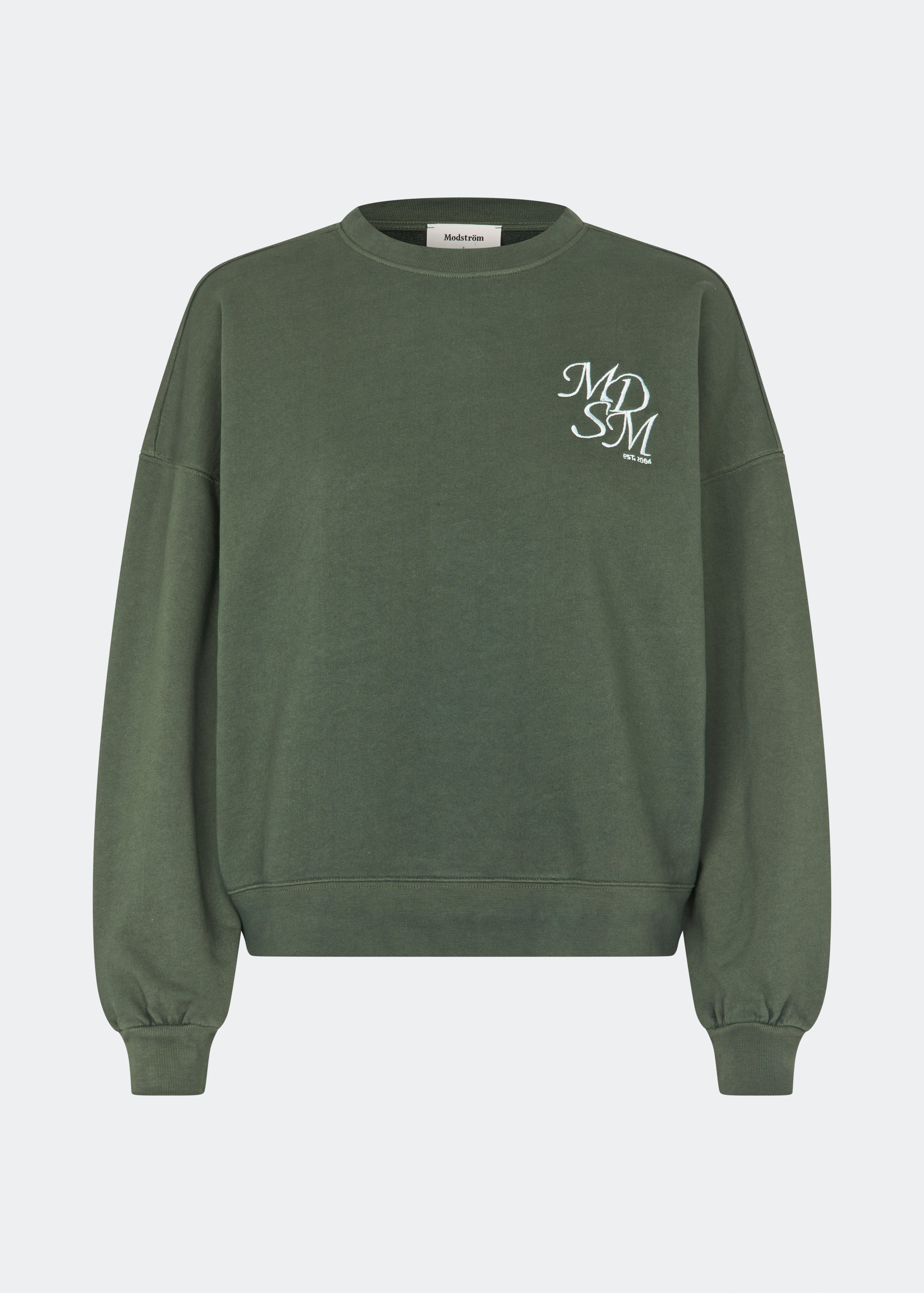 Oversized sweatshirt i en blød bomuldsblanding. ClaudetteMD Sweat har en afslappet pasform med rund halsudskæring, dropped shoulders og ribkanter ved hals, manchetter og forneden. Et broderet Modström-logo på brystet tilfører et diskret signaturdetalje, mens det enkle design gør den til en alsidig hverdagsfavorit.