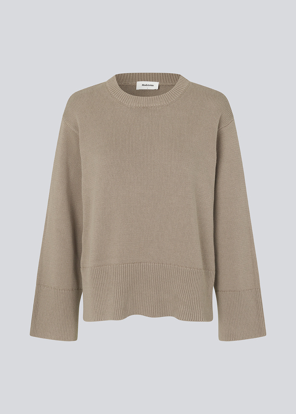 Finstrikket, oversized trøje i bomuldsstrik i den populære farve: Spring Stone. CorbinMD o-neck har en ribstrikket rund hals, lange brede ærmer og brede ribkanter ved ærmer og forneden.