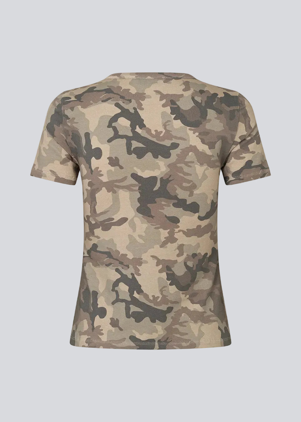 Tætsiddende basic t-shirt i cool camouflageprint. DaeMD Print T-Shirt er designet med rund hals, korte ærmer og elastik, der giver et kropsnært fit. En moderne og sporty t-shirt, perfekt til hverdags- og casual looks.
 