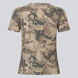 Tætsiddende basic t-shirt i cool camouflageprint. DaeMD Print T-Shirt er designet med rund hals, korte ærmer og elastik, der giver et kropsnært fit. En moderne og sporty t-shirt, perfekt til hverdags- og casual looks.
 