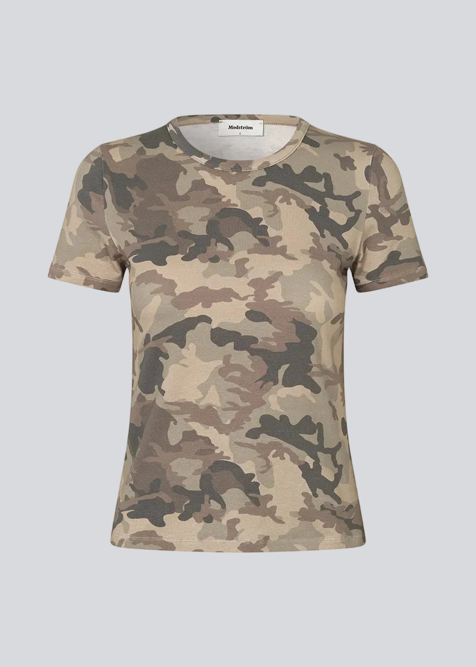 Tætsiddende basic t-shirt i cool camouflageprint. DaeMD Print T-Shirt er designet med rund hals, korte ærmer og elastik, der giver et kropsnært fit. En moderne og sporty t-shirt, perfekt til hverdags- og casual looks.