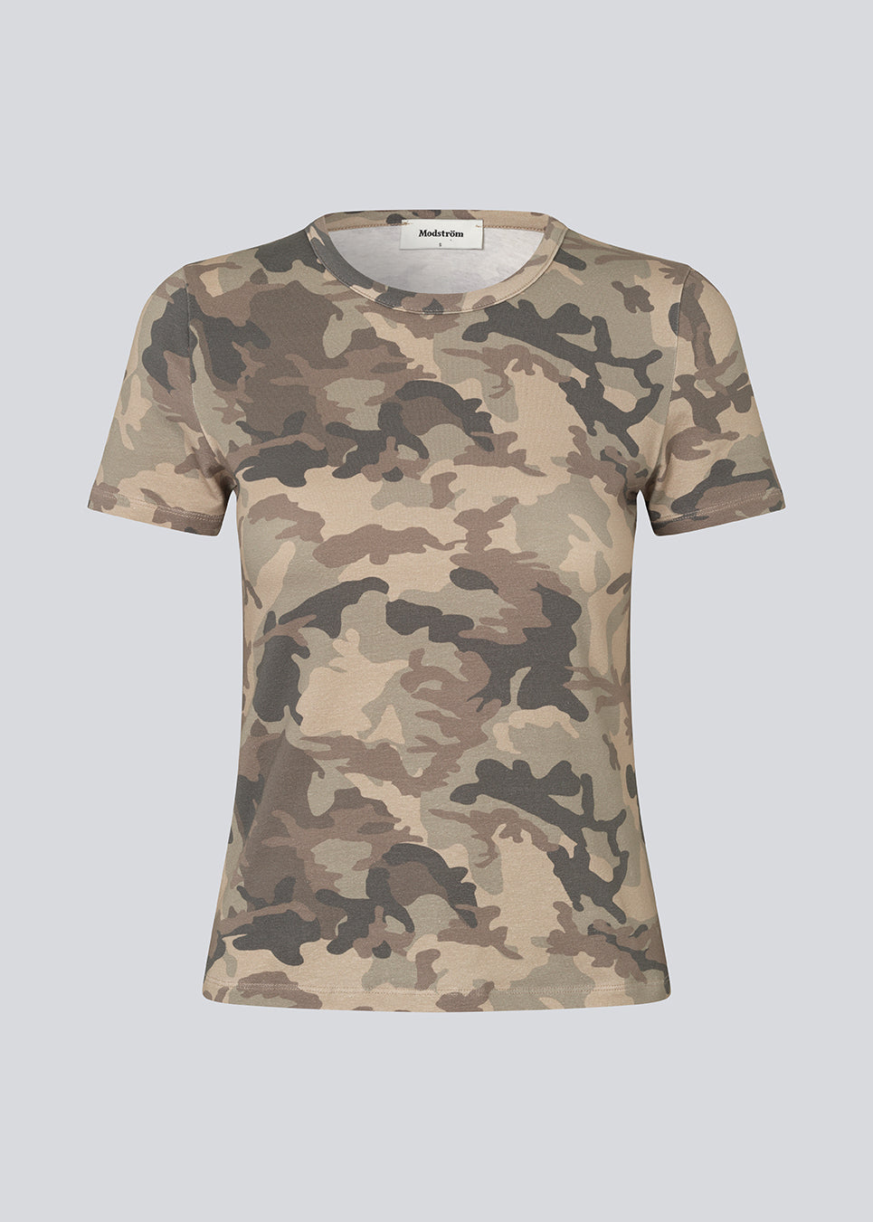 Tætsiddende basic t-shirt i cool camouflageprint. DaeMD Print T-Shirt er designet med rund hals, korte ærmer og elastik, der giver et kropsnært fit. En moderne og sporty t-shirt, perfekt til hverdags- og casual looks.