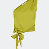 DanillaMD Top er en asymmetrisk satin-top med en tætsiddende silhuet og én skulder. Designet har bløde draperinger og bindebånd i siden, som skaber en feminin detalje og giver mulighed for at justere pasformen. Style den med skræddersyede bukser eller en lang nederdel til både hverdag og særlige anledninger. Modellen er 175 cm høj og bruger størrelse S/36.