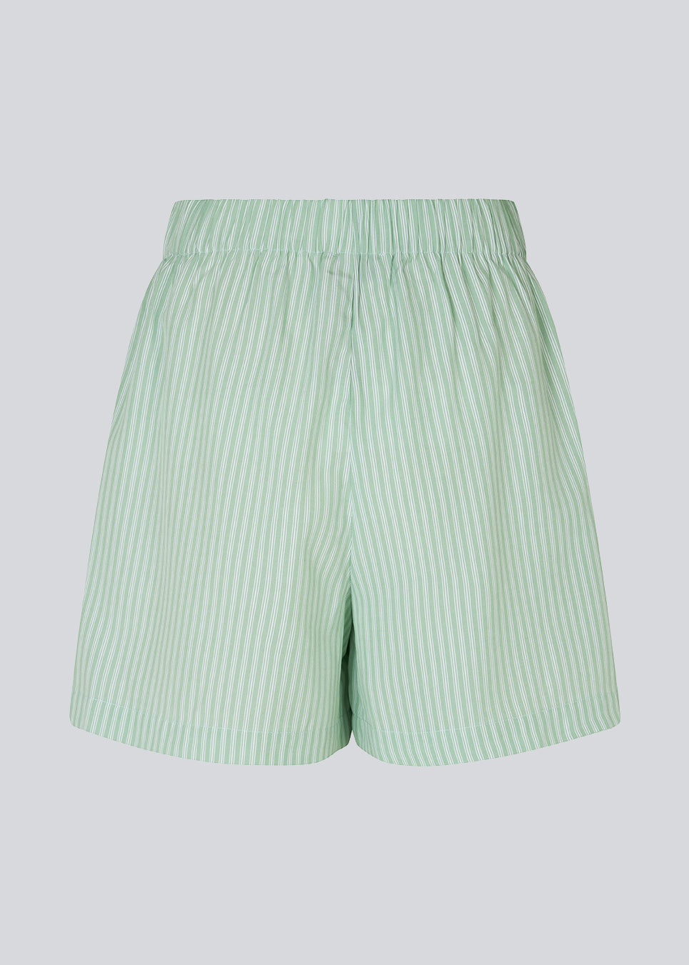 Stribede shorts i bomuldsblanding med afslappet pasform, brede ben og elastisk talje. DannyMD shorts har et lille broderet logo foran. Modellen er 177 cm og har en størrelse S/36 på.  Shop matchende skjorte: DannyMD shirt.