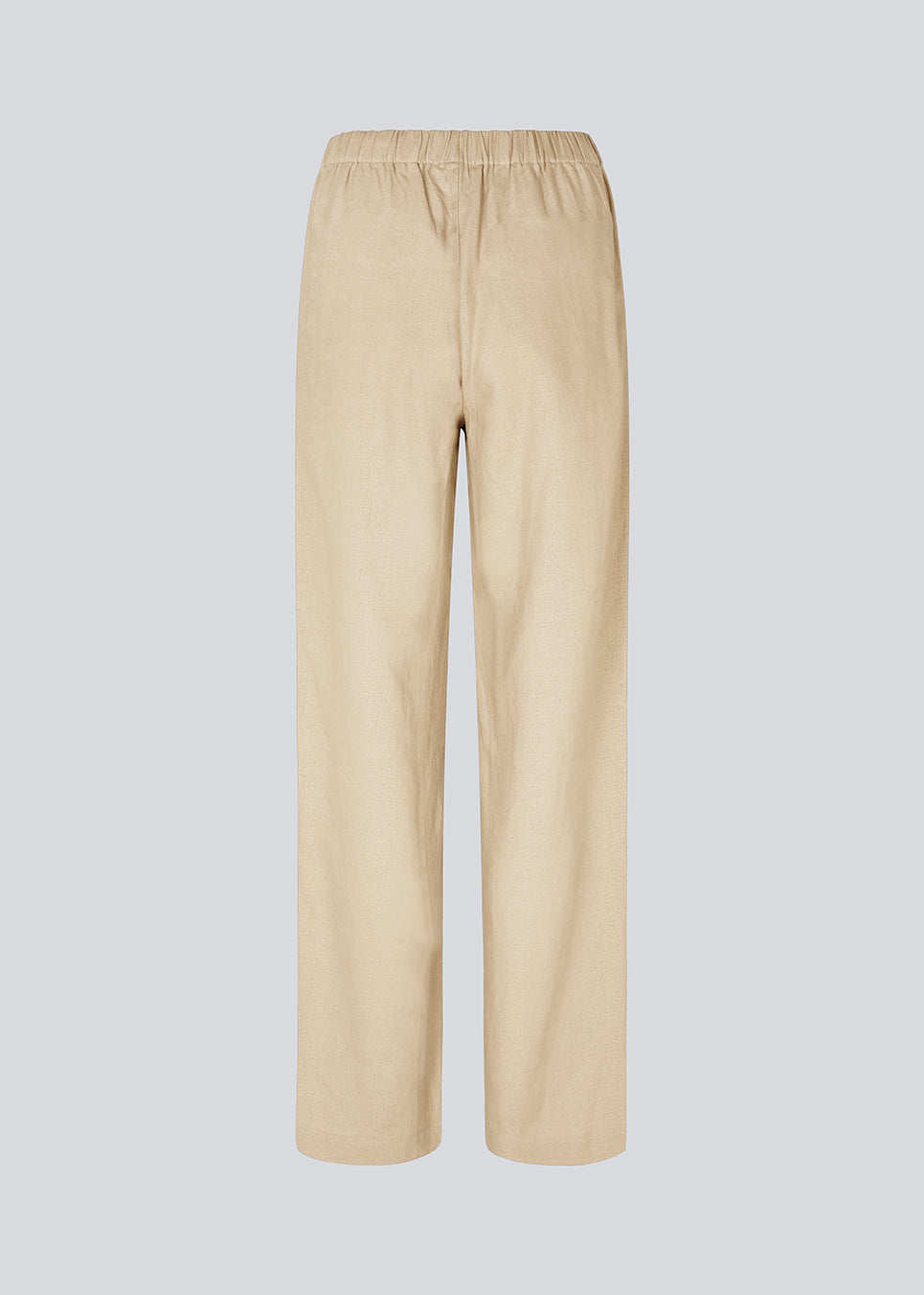 Oplev elegance og komfort med DarrelMD pants i en blanding af 30% hør og 70% viskose. Disse bukser i den smukke farve "Summer Sand" (lys beige) har en afslappet pasform og en elastisk talje, hvilket gør dem ideelle til både hverdagsbrug og afslappede anledninger.