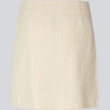 Kort nederdel med mellemhøj talje. DaynaMD skirt har et slim fit med wrap-over detalje med lille slids foran og lynlås i siden. Modellen er 177 cm og har en størrelse S/36 på.