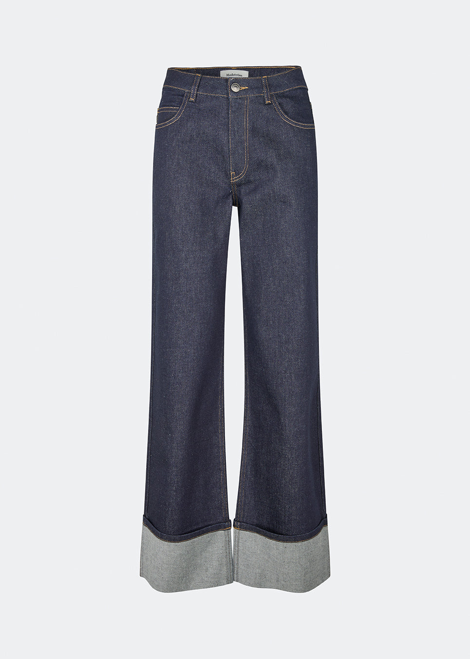 DeanieMD Jeans er jeans med høj talje og vide, lige ben. Designet har klassisk femlommerskæring, kontrastsyninger og brede opsmøg ved benene. Style dem med en enkel T-shirt eller strik til et afslappet hverdagslook. Modellen er 175 cm høj og bruger størrelse S/36.