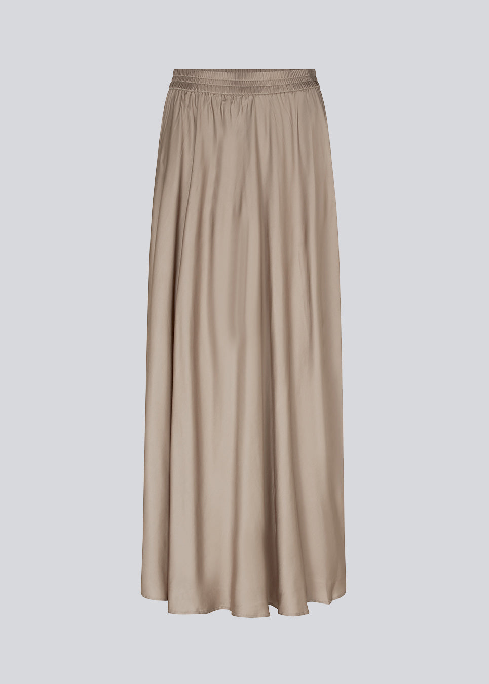 Lang beige nederdel med vidde i skørtet. DevanMD skirt er designet i skinnende satin med elastisk mellemhøj talje. Modellen er 177 cm og har en størrelse S/36 på.