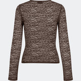 Dianamd Top er en tætsiddende blondetop med lange ærmer og et transparent udtryk, der tilfører garderoben et feminint og moderne touch. Den enkle silhuet gør den nem at style alene eller som et lag under blazere, strik eller kjoler, hvor blondedetaljerne får lov at træde frem. Perfekt til både hverdagslooks og særlige anledninger. Modellen er 175 cm høj og bruger størrelse S/36.