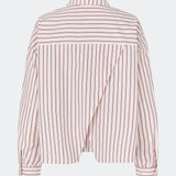 Dilanmd Stripe Shirt er en klassisk skjorte i en afslappet, oversized pasform med fine striber. Designet har en klassisk krave, knaplukning og brede manchetter, mens den karakteristiske rygdetalje med overlappende slids tilfører et moderne twist. En alsidig skjorte, der fungerer både alene og som et let lag over sæsonens basisstyles.
